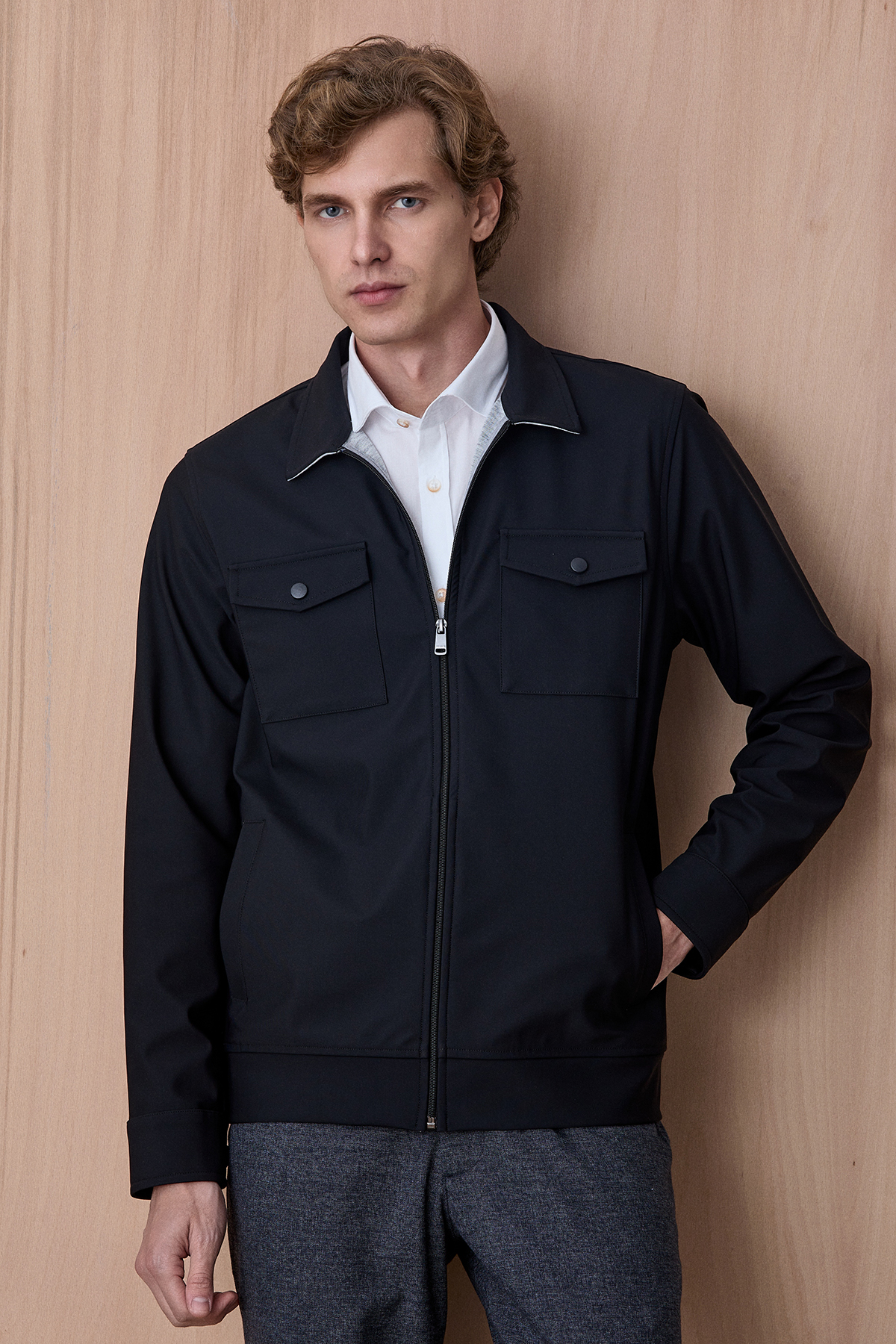 Siyah Fermuarlı Mont 